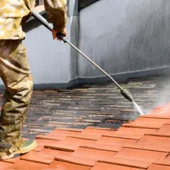 Jak umyć dachówkę skutecznie i bezpiecznie - praktyczny poradnik krok po kroku