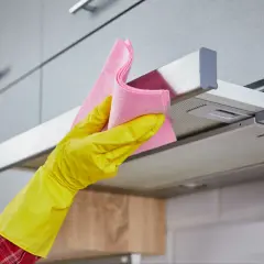 Skuteczne czyszczenie filtra aluminiowego w okapie: 4 sprawdzone metody