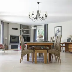 Jaki żyrandol do salonu? Wybierz idealny dla swojego wnętrza