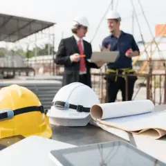 Jak zbudować murek oporowy z prefabrykatów betonowych krok po kroku
