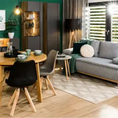 Jaki stół do małego salonu? 7 pomysłów na funkcjonalne meble
