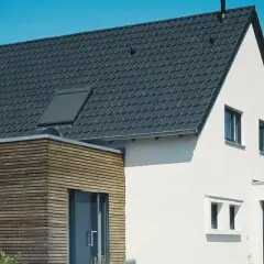 Jaką dachówkę wybrać na dach dwuspadowy: poradnik majstra budowlanego
