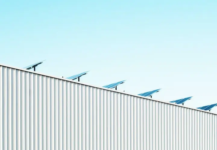  Zestaw fotowoltaiczny na działkę - jak wybrać najlepszy system solarny?