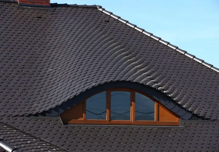 Dachówki ceramiczne w rybią łuskę: poznaj najlepszy sposób układania