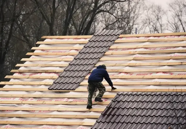 Jakie łaty pod dachówkę wybrać: parametry i wymiary dla trwałego dachu