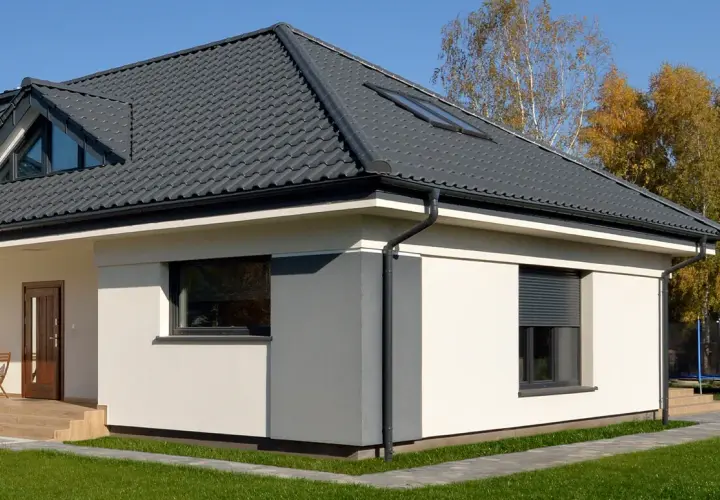 Jakie dachówki najlepiej sprawdzą się na dachu kopertowym - poradnik wyboru