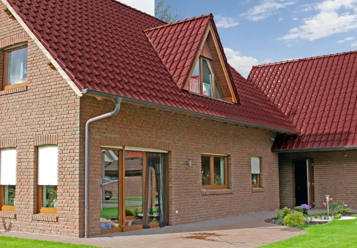 Jaki kolor dachówki wybrać: praktyczne zasady doboru i inspiracje