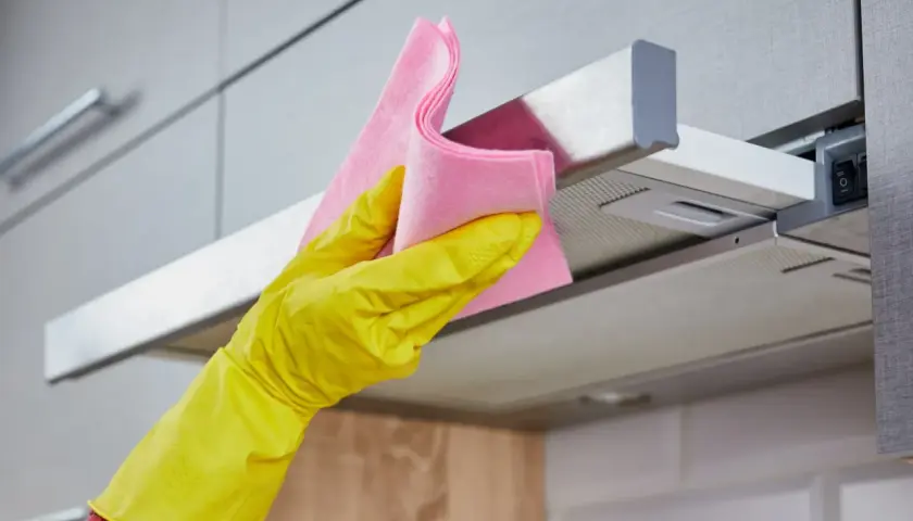 Skuteczne czyszczenie filtra aluminiowego w okapie: 4 sprawdzone metody