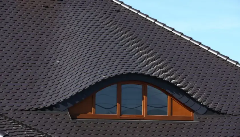 Dachówki ceramiczne w rybią łuskę: poznaj najlepszy sposób układania