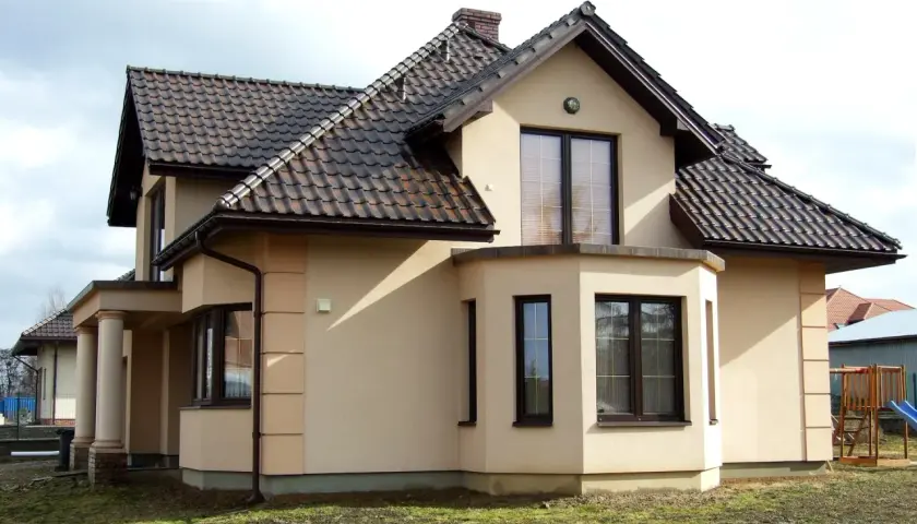 Idealny kolor elewacji do brązowej dachówki: 5 najlepszych propozycji