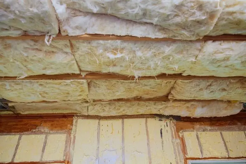 Wełna czy styropian na strop - który materiał zapewni lepszą izolację?