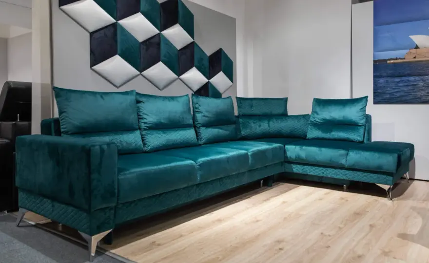 Narożnik czy sofa do małego salonu: Jak wybrać idealny mebel?
