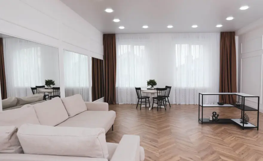 Jak rozmieścić halogeny w salonie: 5 trików dla idealnego światła