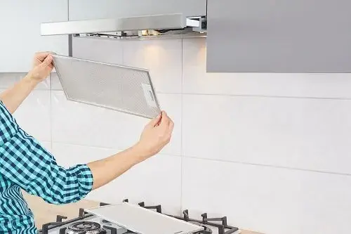 Prosty sposób jak zamontować okap w szafce IKEA: kompletna instrukcja