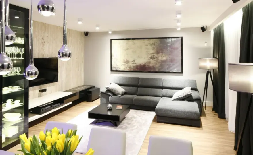 Jak urządzić duży salon: 10 inspirujących pomysłów i trików